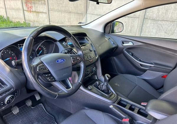 Ford Focus cena 39900 przebieg: 131000, rok produkcji 2018 z Warszawa małe 562